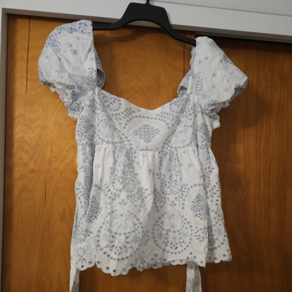 New Born on Fifth Antonio Melani Constance Eyelet Bow Top - Picture 7 of 8